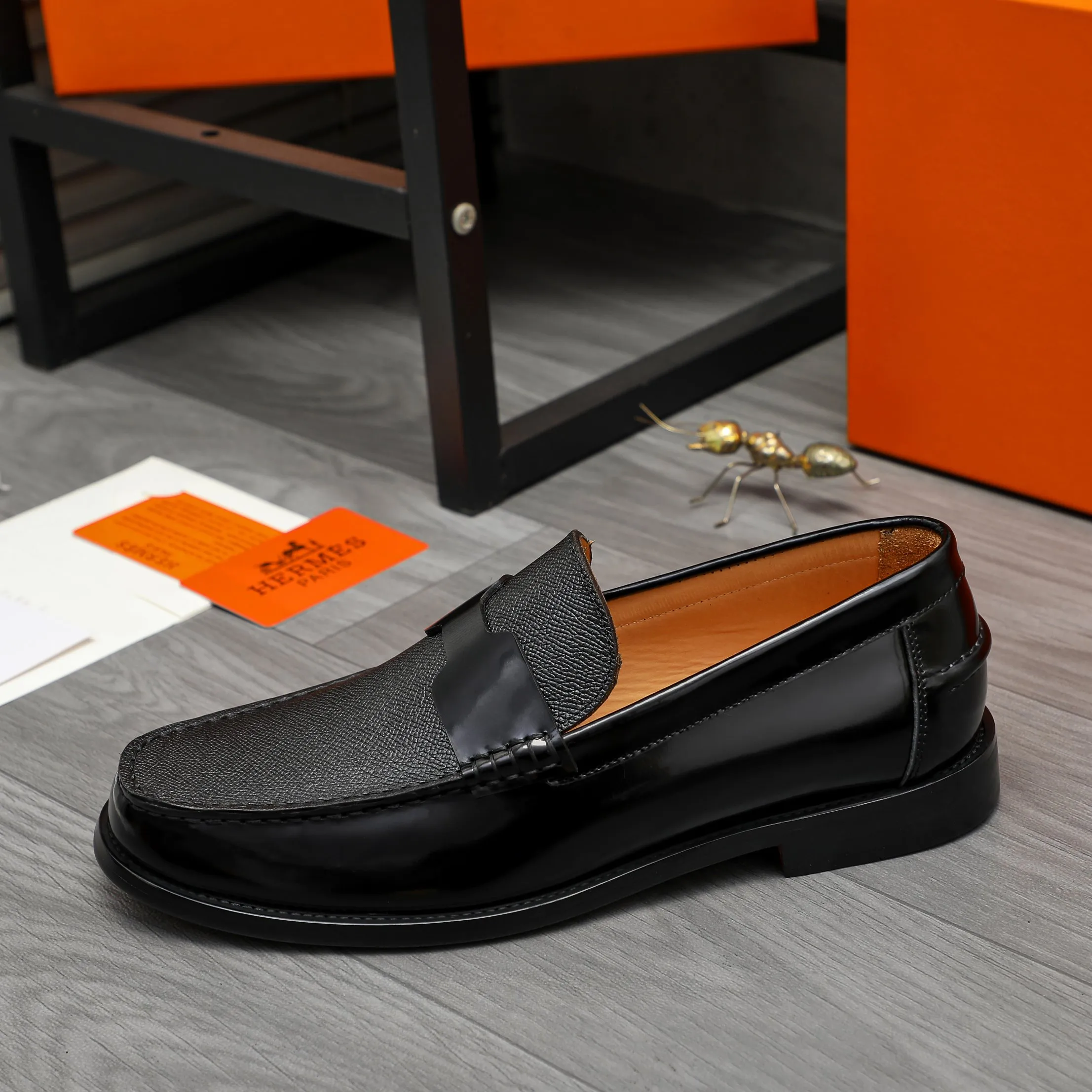Men's shoes 💰p540 Product trademark: HERMES "Hermès" business slip-on leather shoes. Regular size: 38-46 (38.45.46 is custom-made and non-returnable) Product material: Selected pebbled cowhide stitched with pearlescent cowhide upper, cowhide lining, original rubber outsole